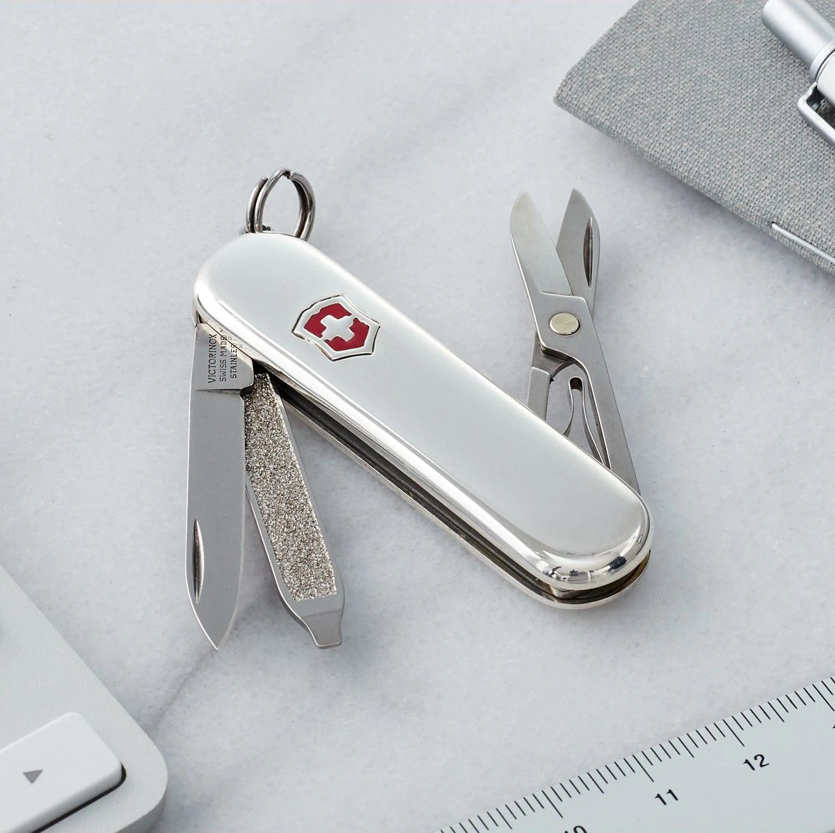 NAVAJA MULTIUSOS VICTORINOX CLASSIC POLISHED STERLING 58MM - vista 2